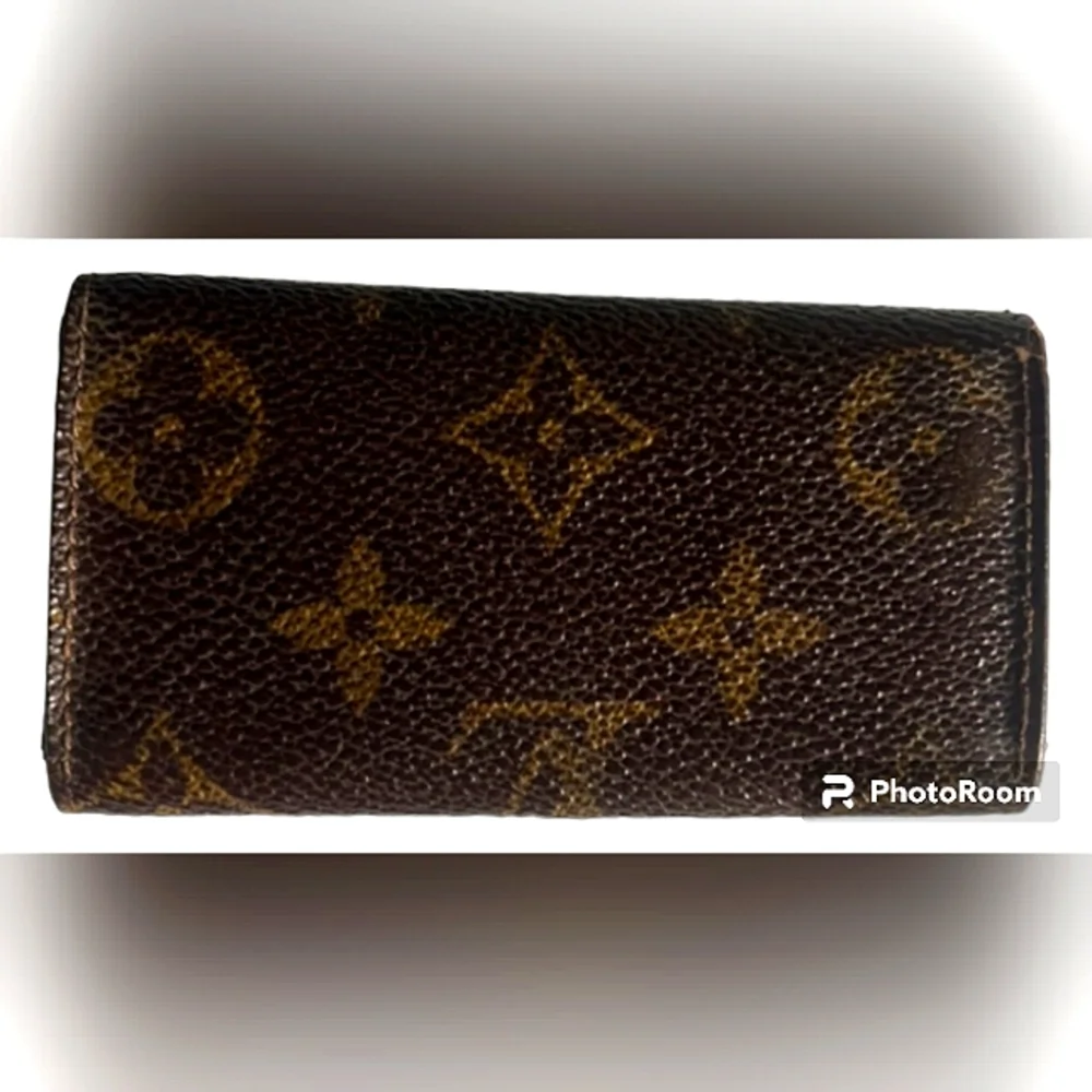 LOUIS VUITTON AUTHENTIC LEATHER SIGNATURE MONOGRAM KEYHOLDER UNISEX EUC - Picture 2 of 7